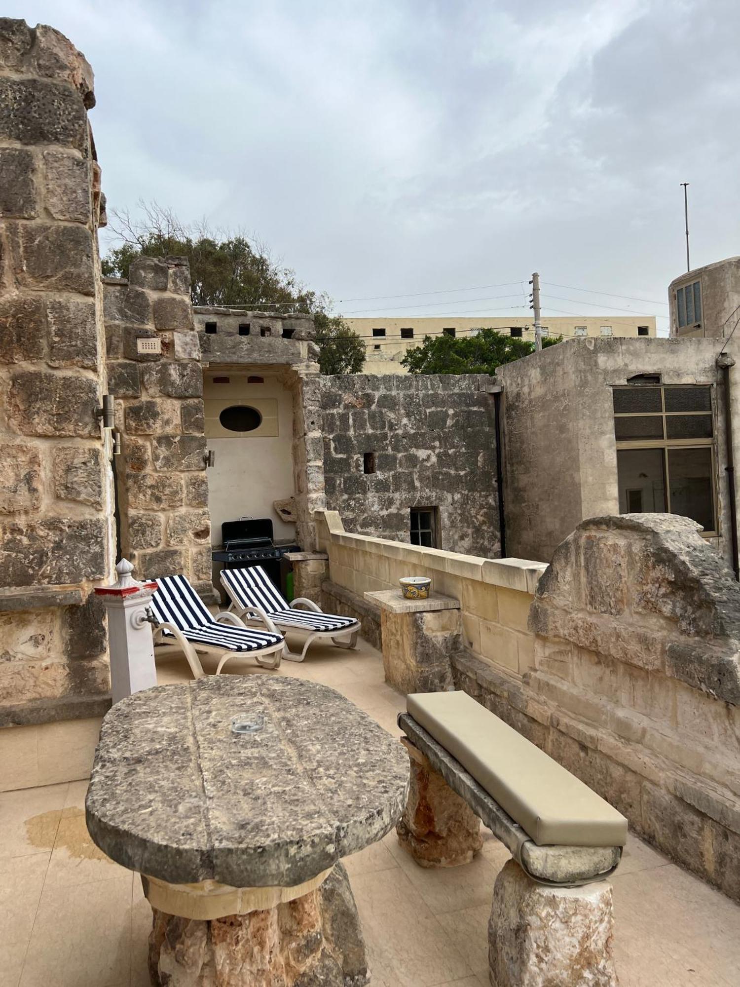 Traditional Maltese Home By Ma Properties Сейнт Полс Бей Екстериор снимка